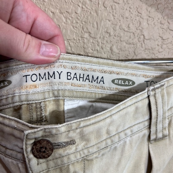 Tommy Bahama Men's Cream Flat Front Shorts - Picture 2 of 5